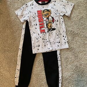 NWT Kids' Black and White Graphic T-Shirt and Pants Set size 7